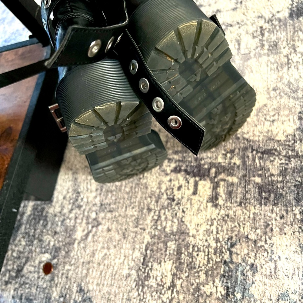Absolutely ADORABLE Zara Women's  Cutout Studded Buckle Boots 2154/001/040